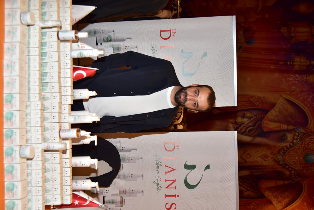 Bollywood I��lt�s�  Raffles �stanbul�u Sard� 